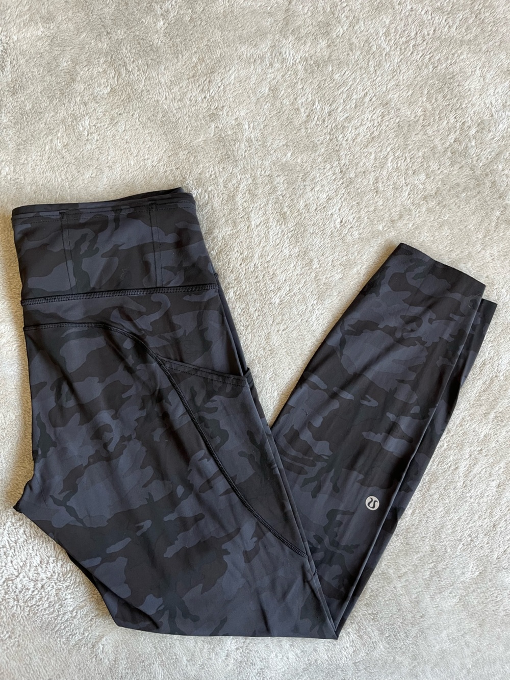 Lululemon Fast & Free Leggings 25” size 8 in Incognito Camo Multi Grey